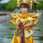 Model Kids Hà Lê Khánh Băng – First Face nhí đầy triển vọng trong BST “Vàng Son” của NTK Áo dài Khôi Nguyễn